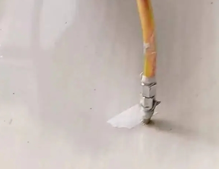 伊川瓷砖空鼓维修公司专业解答在瓷砖铺贴过程中，如果使用的砂料过粗（如全部使用了粗砂），可能会导致以下问题